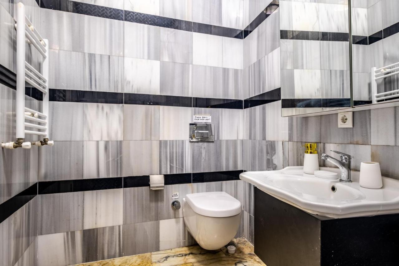 Comfortable Flat With Great Location In Beyoglu Appartamento